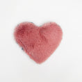 Carica l'immagine nel visualizzatore della galleria, Cuscino Cuore - gioco per gatti
