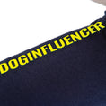 Carica l'immagine nel visualizzatore della galleria, Maglietta per cani Dog Influencer - per il cane più seguito del quartiere | FERRIBIELLA

