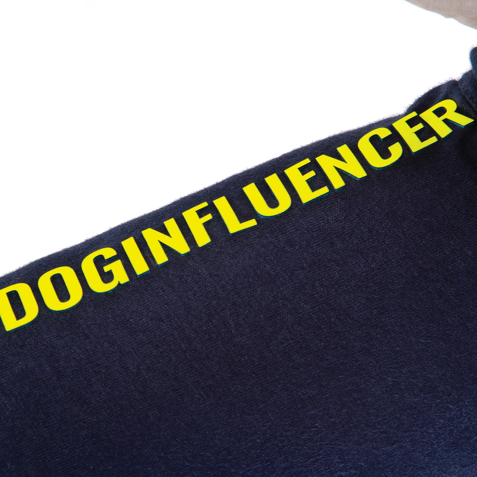 Maglietta per cani Dog Influencer - per il cane più seguito del quartiere | FERRIBIELLA