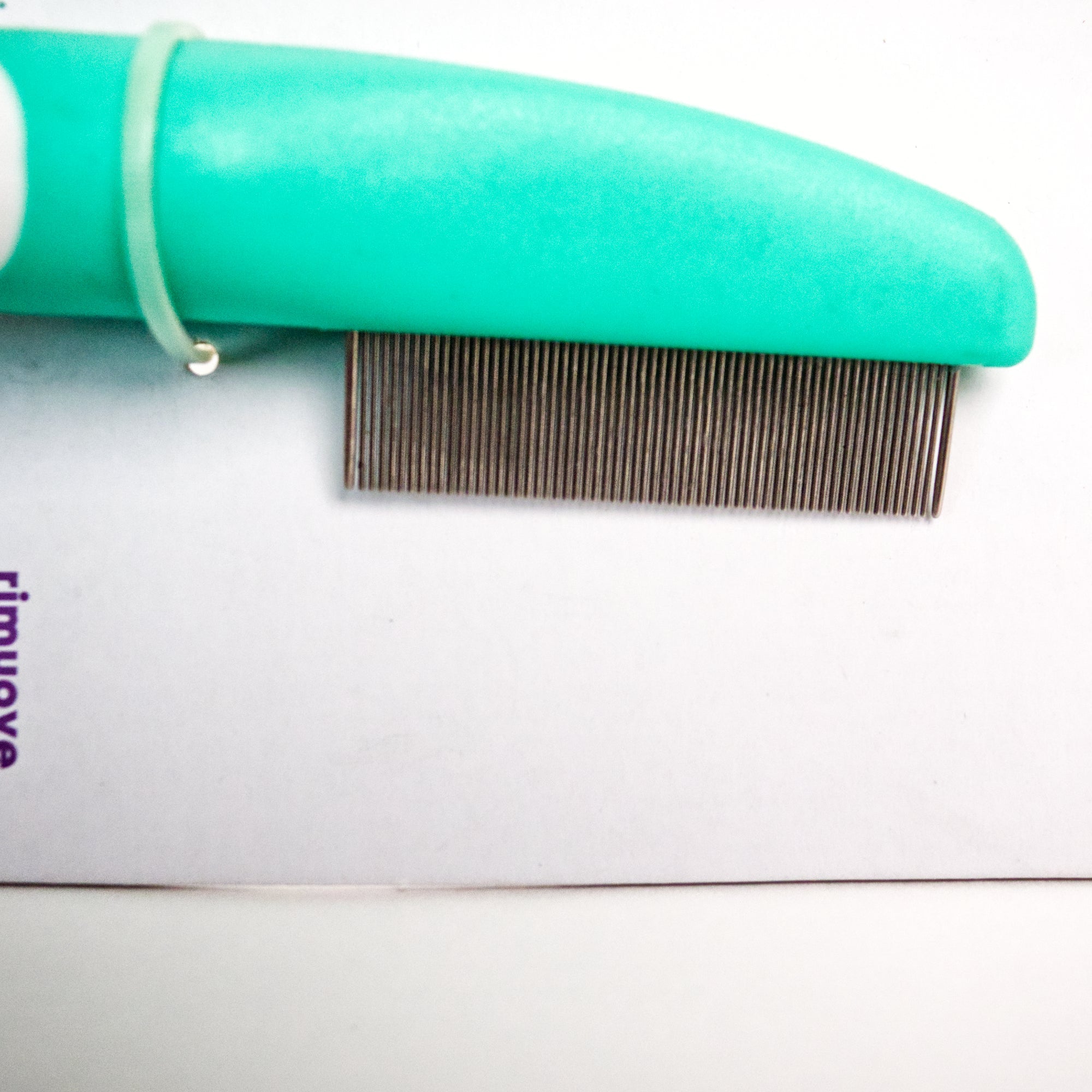 Pettine antipulci a 69 denti